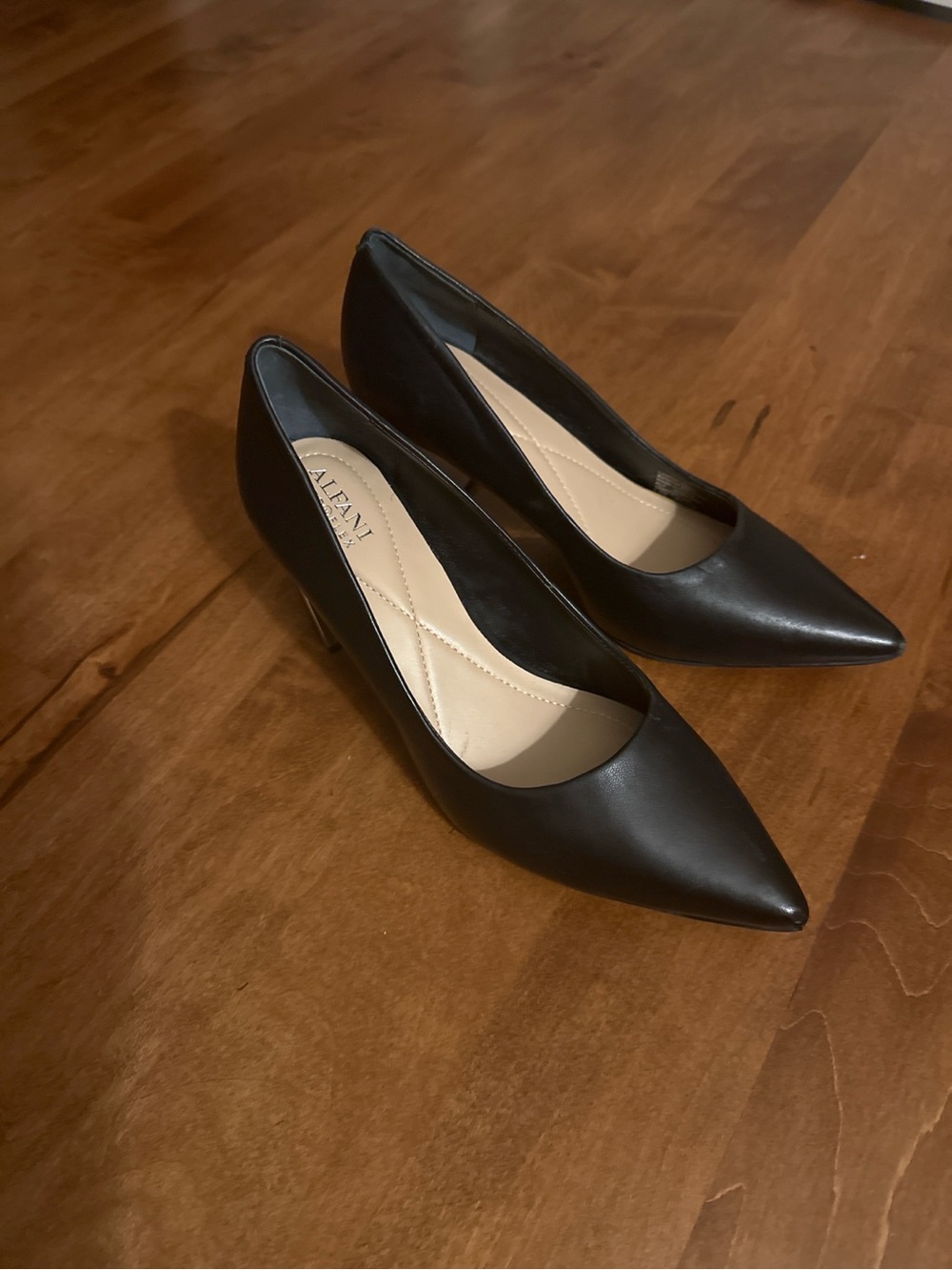 Alfani Step ’N Flex Black Leather Pointed Toe Pumps Size 8.5M – New